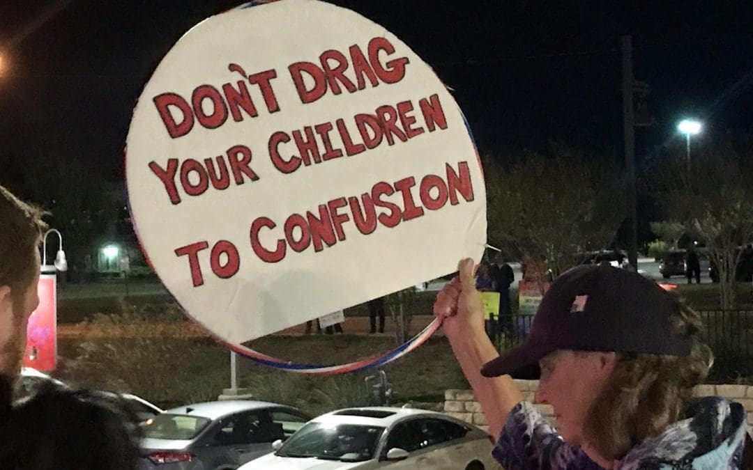 Austin Bar to Host Kids’ Christmas Party Featuring Drag Queens